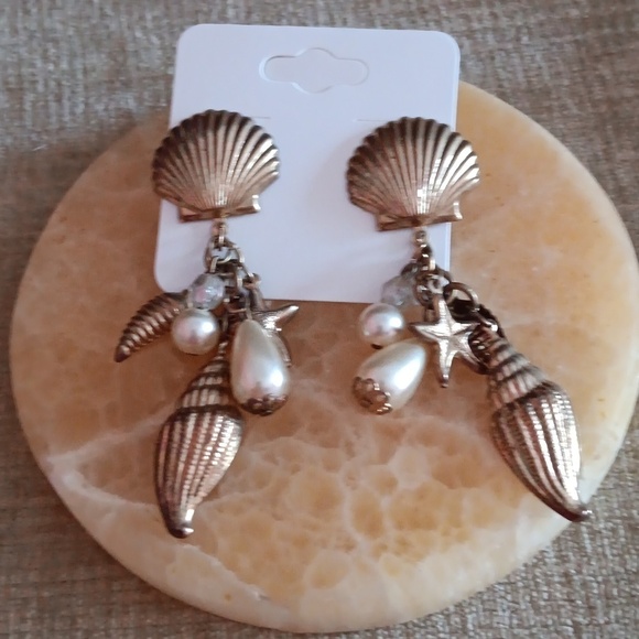 Vintage Gold Tone Seashell Bead Post Dangle Earrings - Picture 10 of 10